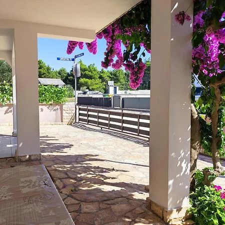 Jolic Apartman Vir